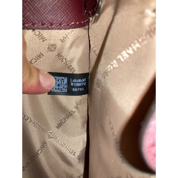 MICHAEL KORS, LARGE WINE SAFFIANO LEATHER CROSSBODY BAG - Picture 15 of 16